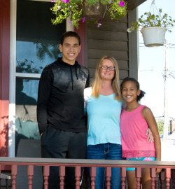 Dupaco MoneyMatch participant Tami Paisley and her family